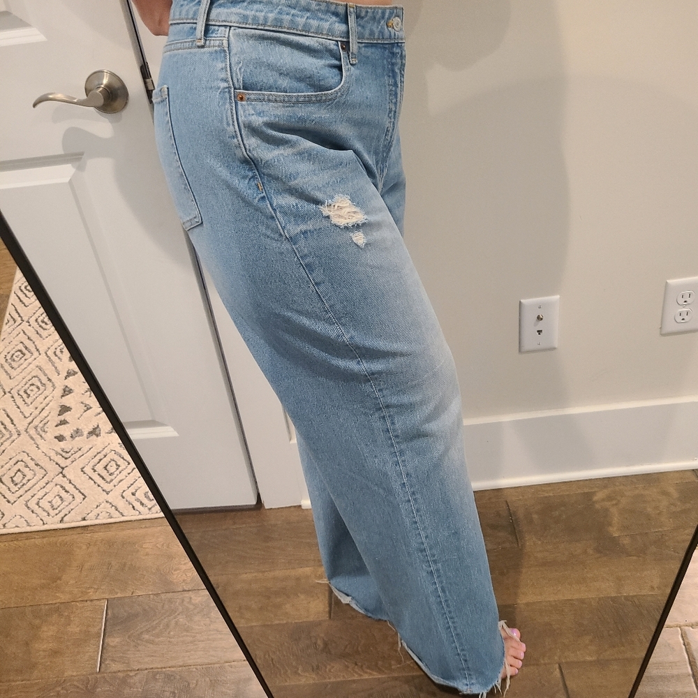 Old Navy Sky High Wide Leg Distressed Jeans - Picture 2 of 8